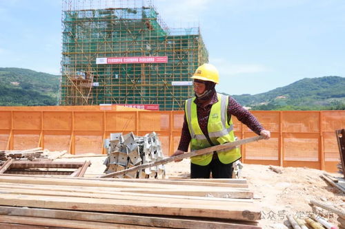 定安大岭矿项目筛分及水洗砂车间顺利封顶，土建工程进入收尾阶段